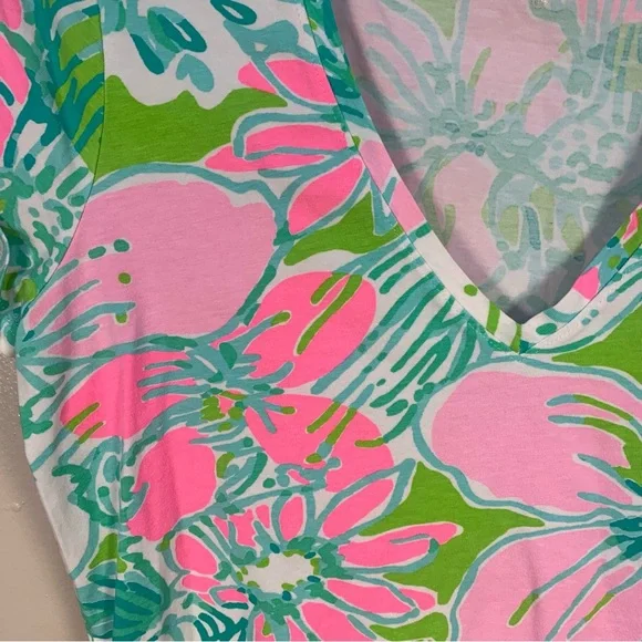 Lily Pulitzer Michele Flamingo Don’t Give a Cluck Pink Print V Neck T Shirt - Picture 2 of 12